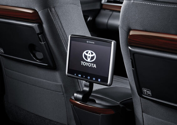 Innova-Backseat-Display_0-565x400